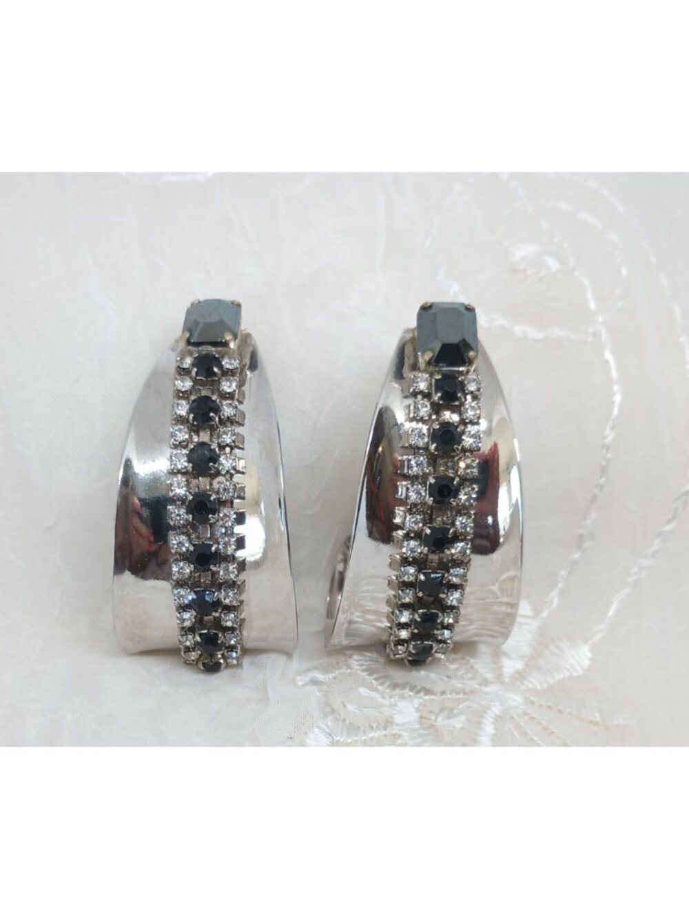 Vintage Clip-On Earrings With Black & Clear Rhinestones 1950s or 1960s GLAM - Picture 6 of 10